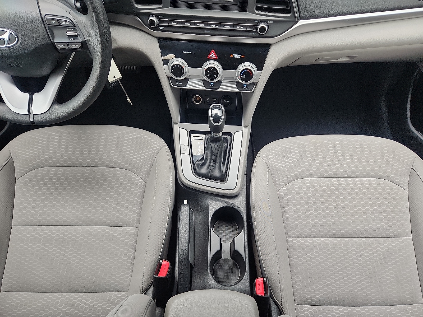 2019 Hyundai Elantra SE - Photo 19