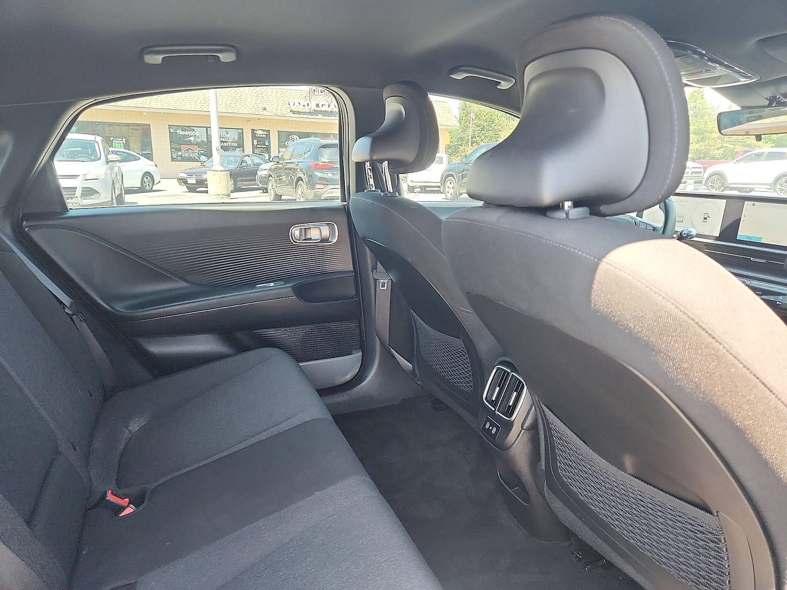 2025 Hyundai IONIQ 6 SE - Photo 27