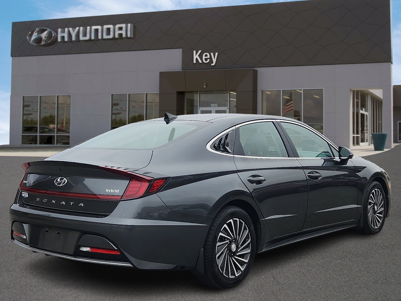2023 Hyundai Sonata Hybrid Limited photo 2