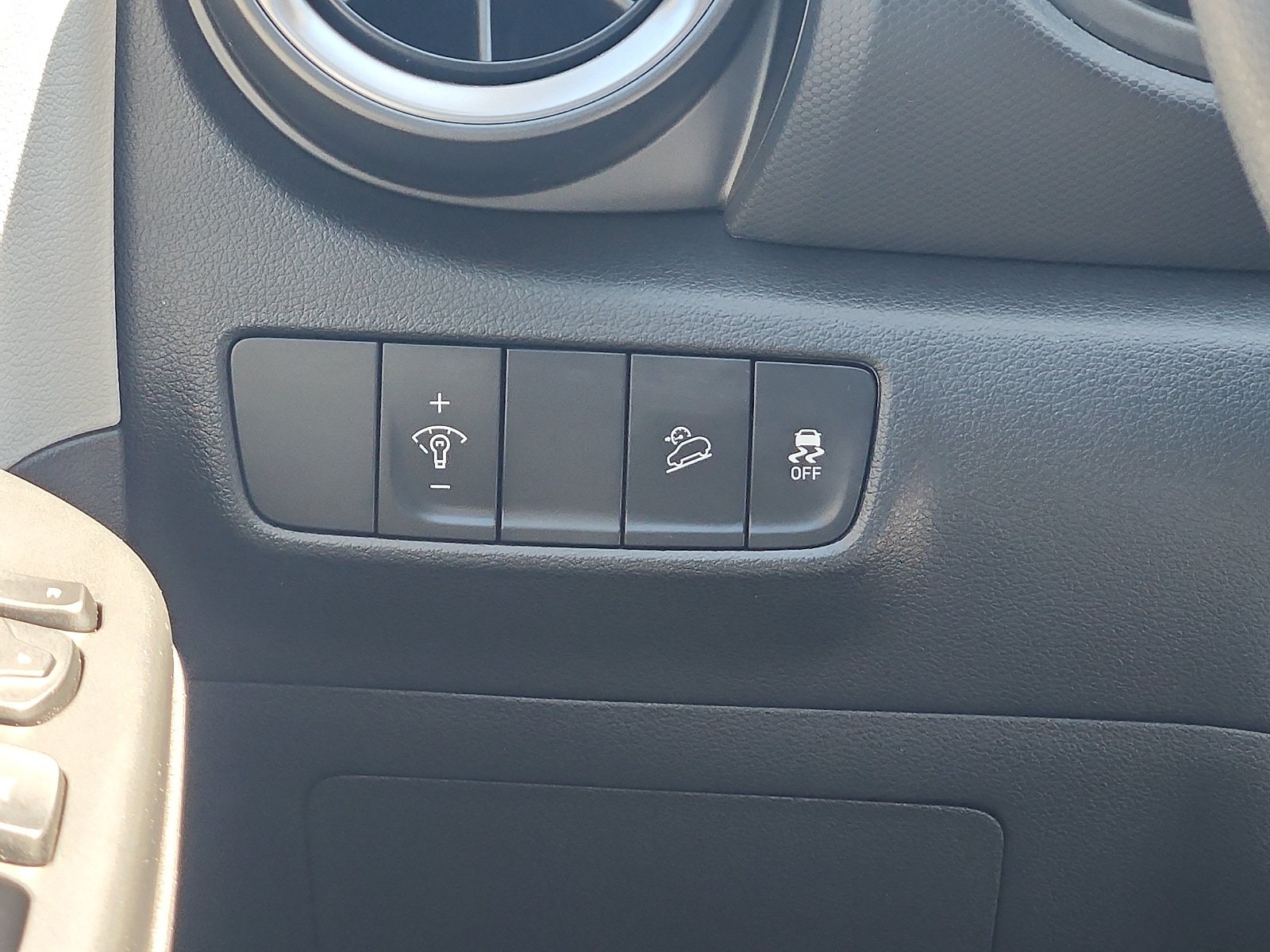 2023 Hyundai Kona SE - Photo 13