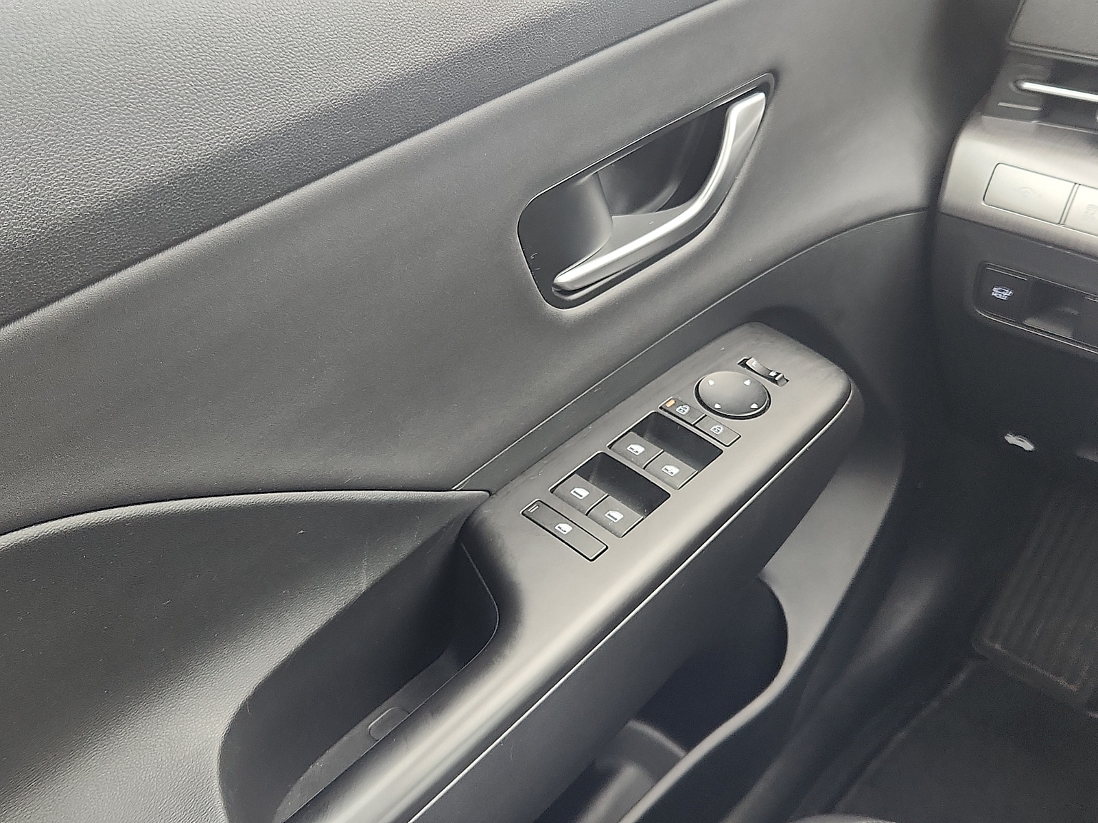 2024 Hyundai Kona Limited - Photo 12
