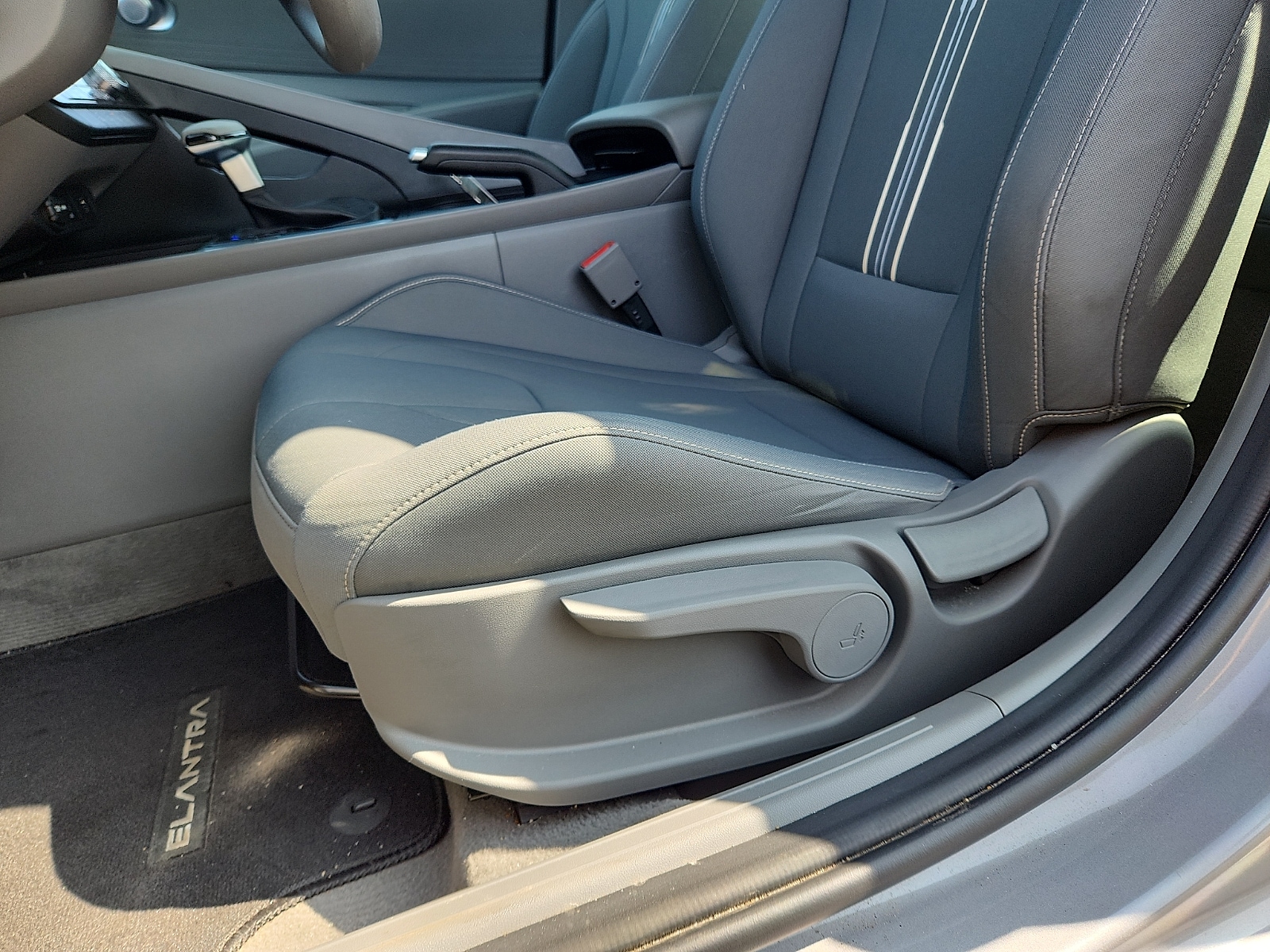 2024 Hyundai Elantra SEL - Photo 23