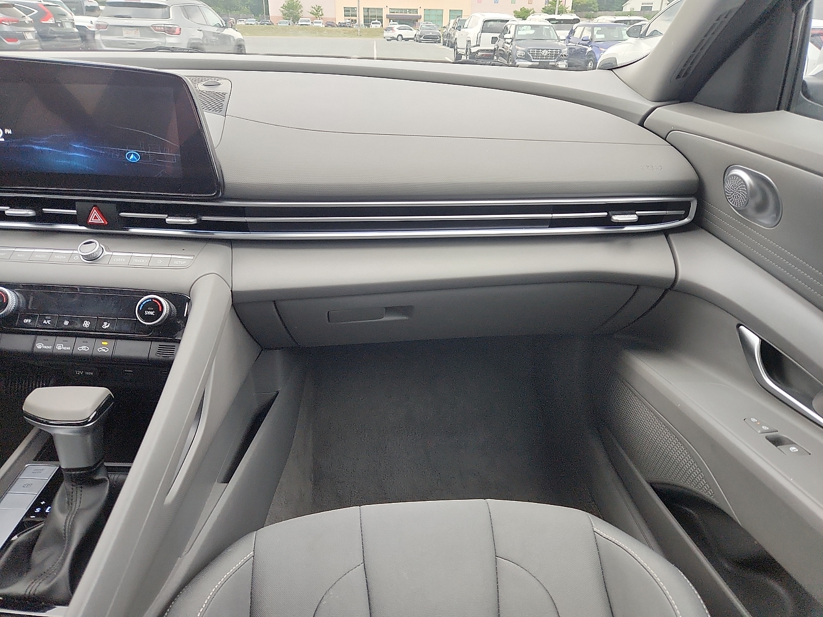 2024 Hyundai Elantra SEL - Photo 11