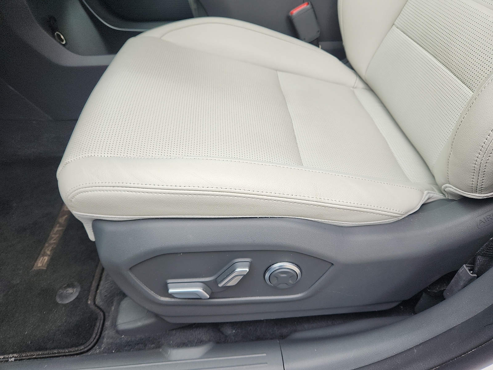 2025 Hyundai Santa Fe Limited - Photo 24
