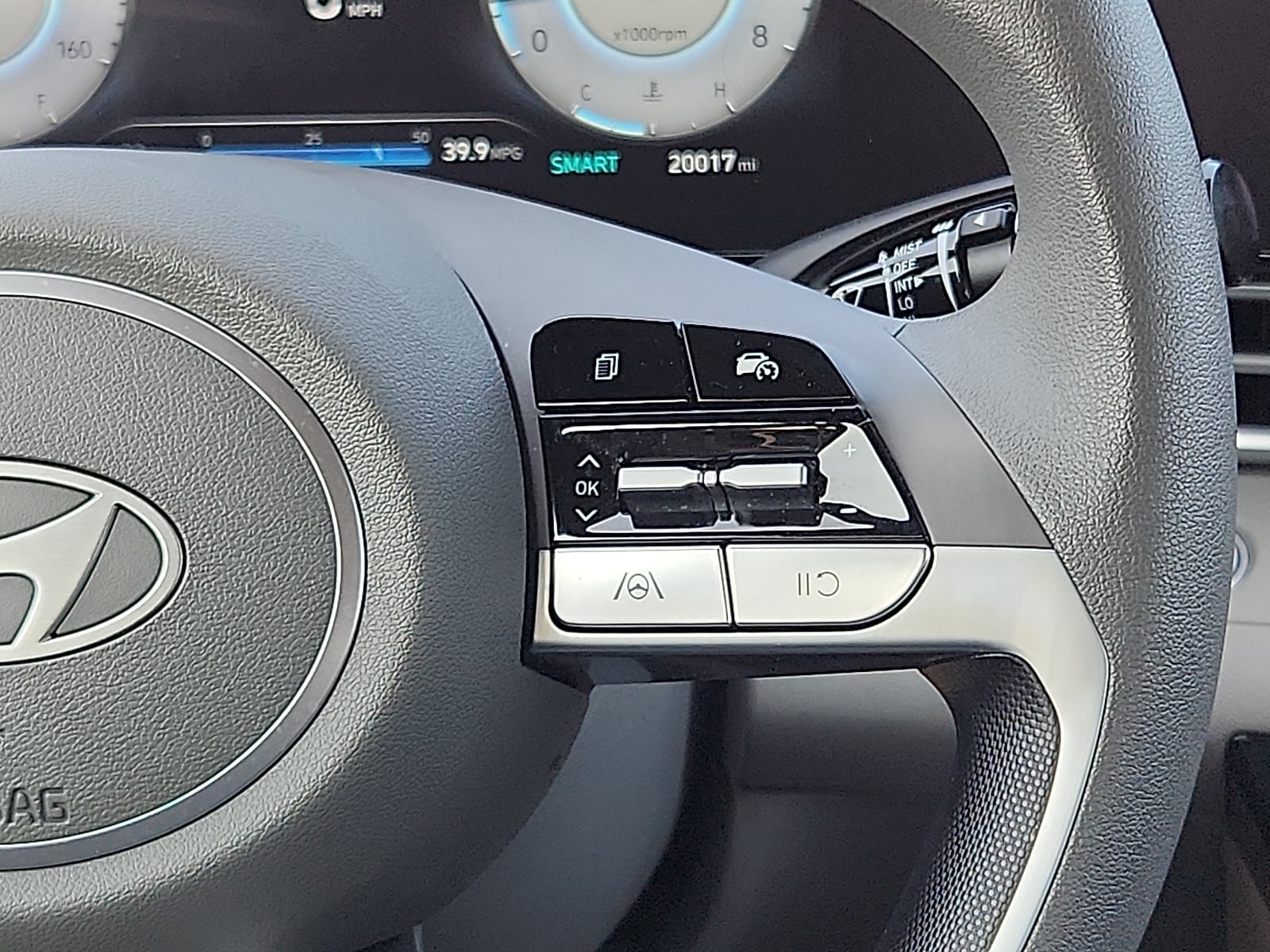 2024 Hyundai Elantra SEL - Photo 16