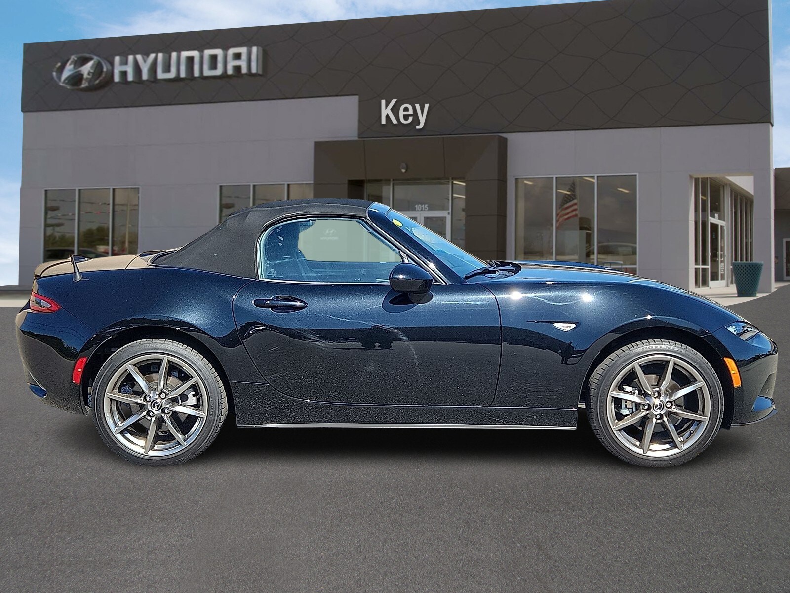 2023 Mazda MX-5 Miata Miata Grand Touring photo 2