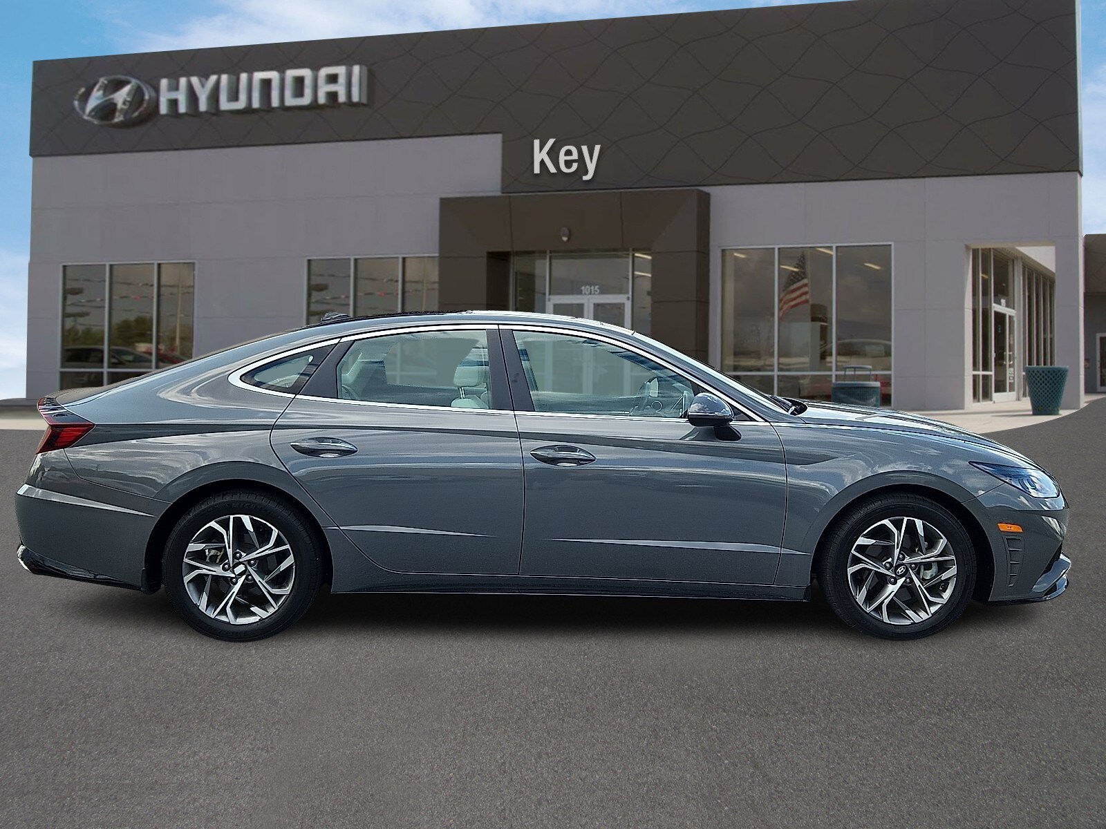 2022 Hyundai Sonata SEL photo 2