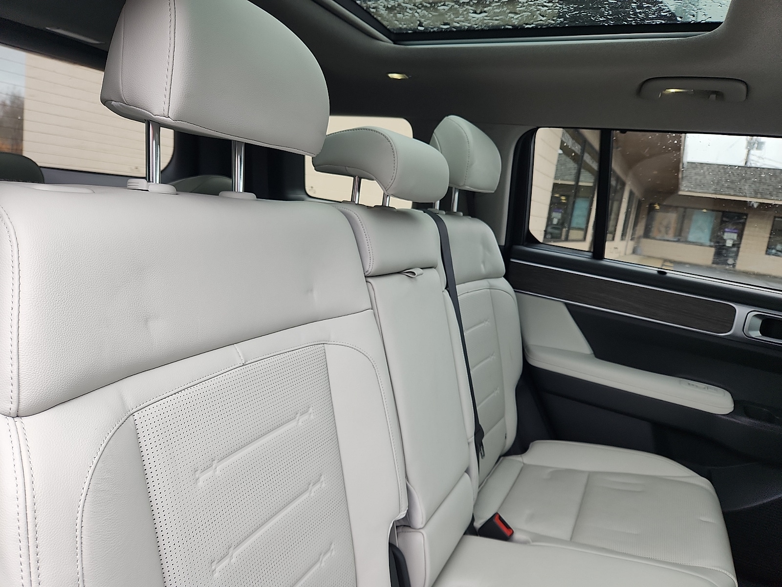 2025 Hyundai Santa Fe Limited - Photo 31