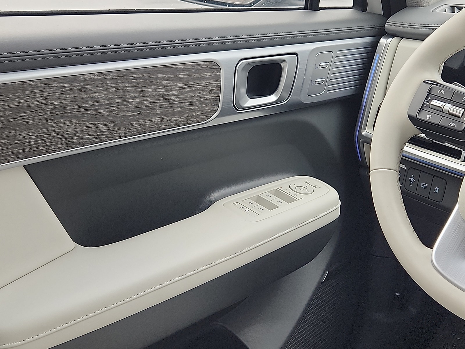 2025 Hyundai Santa Fe Limited - Photo 12