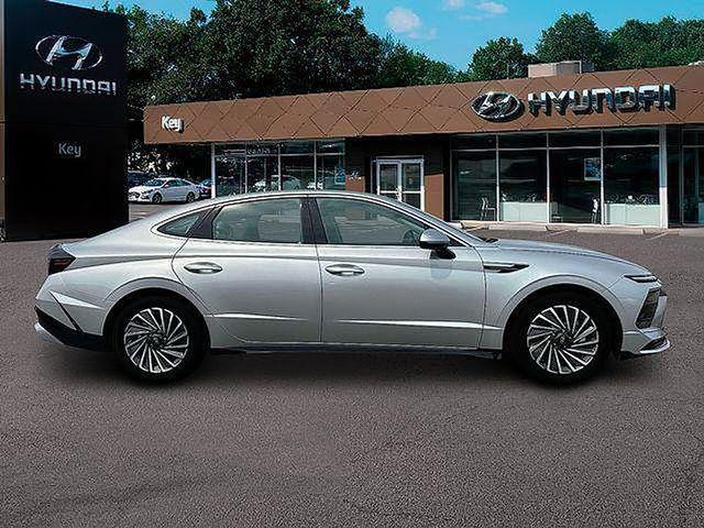 2025 Hyundai Sonata Hybrid Limited - Photo 11