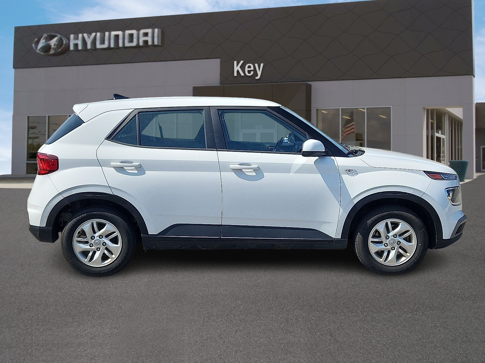 2022 Hyundai Venue SE photo 2