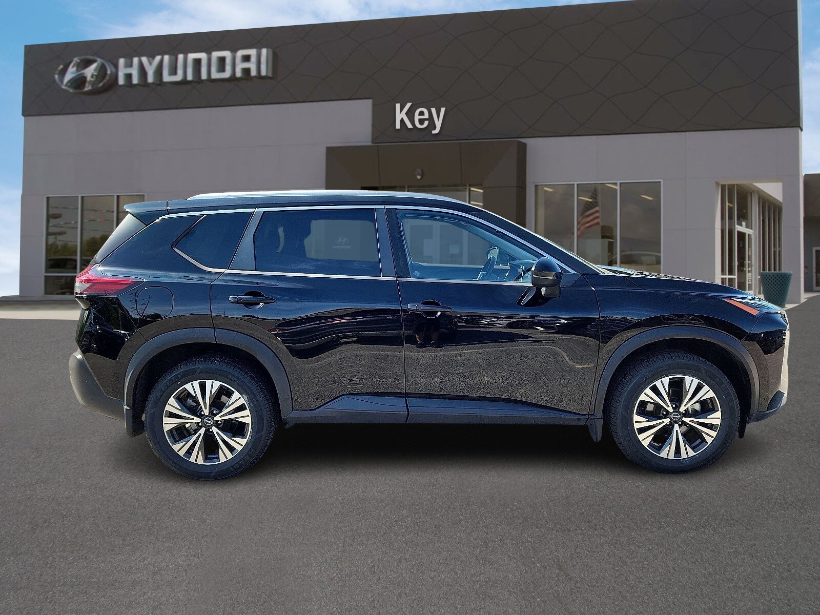 2022 Nissan Rogue SV photo 2
