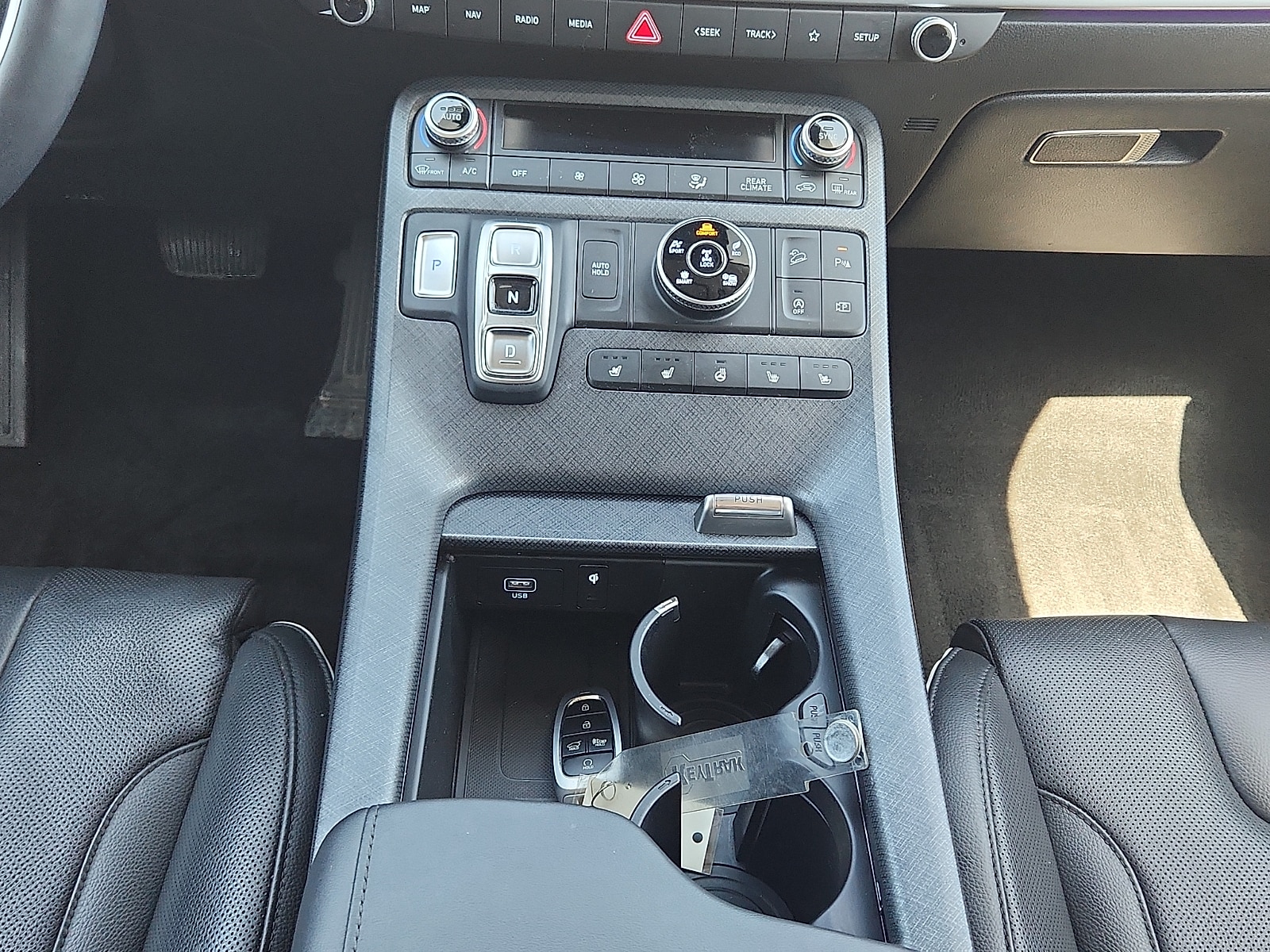 2024 Hyundai Palisade Limited - Photo 19