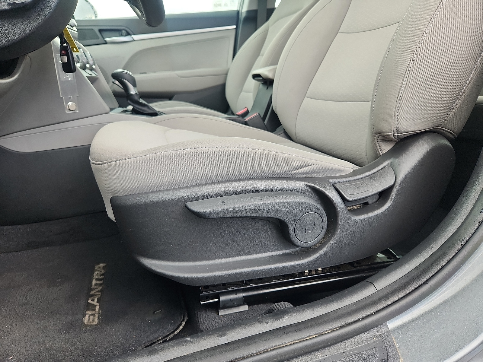 2019 Hyundai Elantra SE - Photo 23