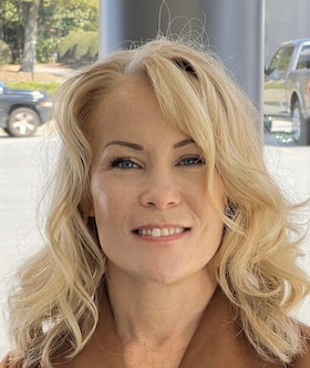 Staff member Diane Dupras from ID_fed27928c57c