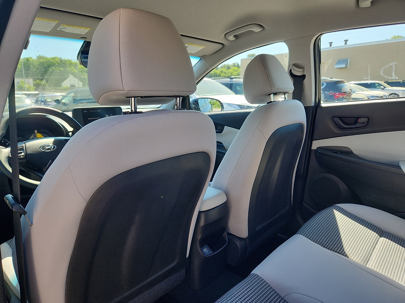 2023 Hyundai Kona SE - Photo 24