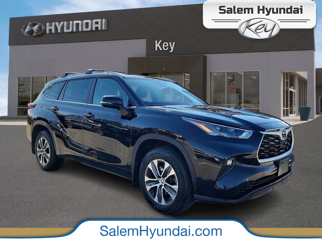 Used 2023 Toyota Highlander XLE SUV