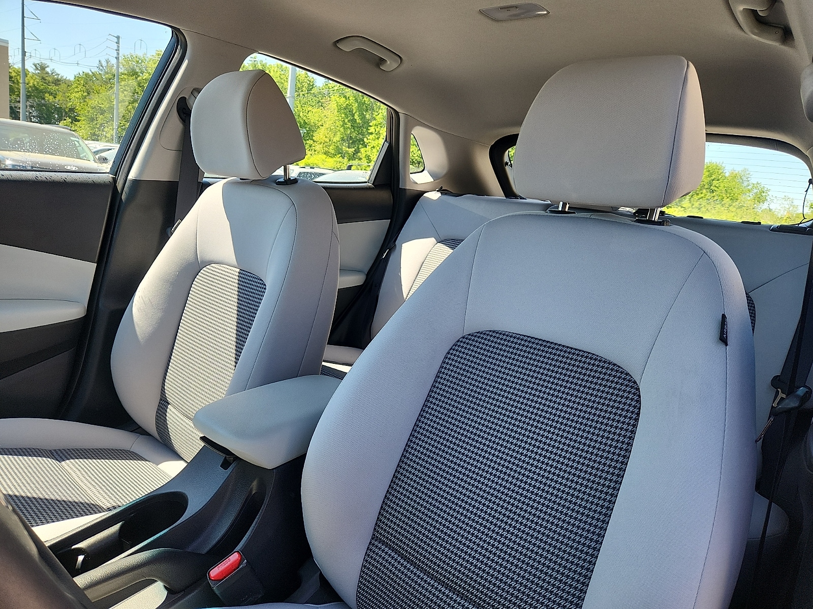 2023 Hyundai Kona SE - Photo 22