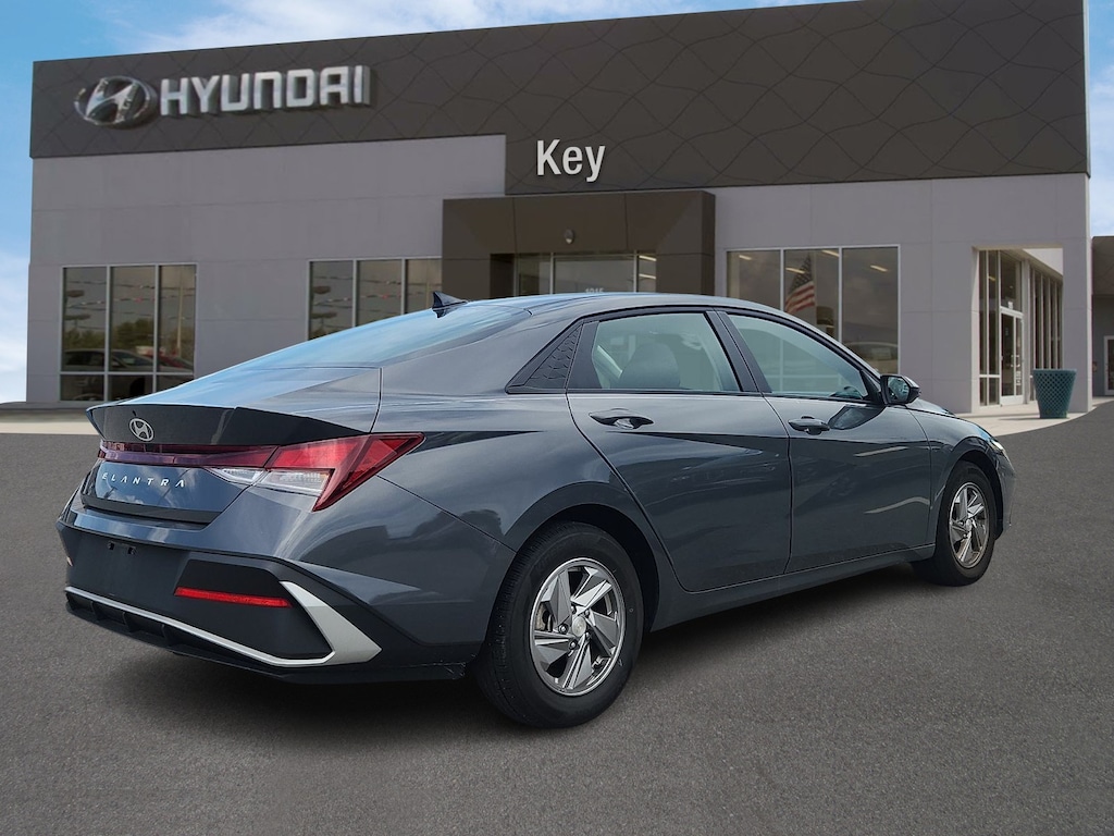 Certified 2025 Hyundai Elantra SE Sedan