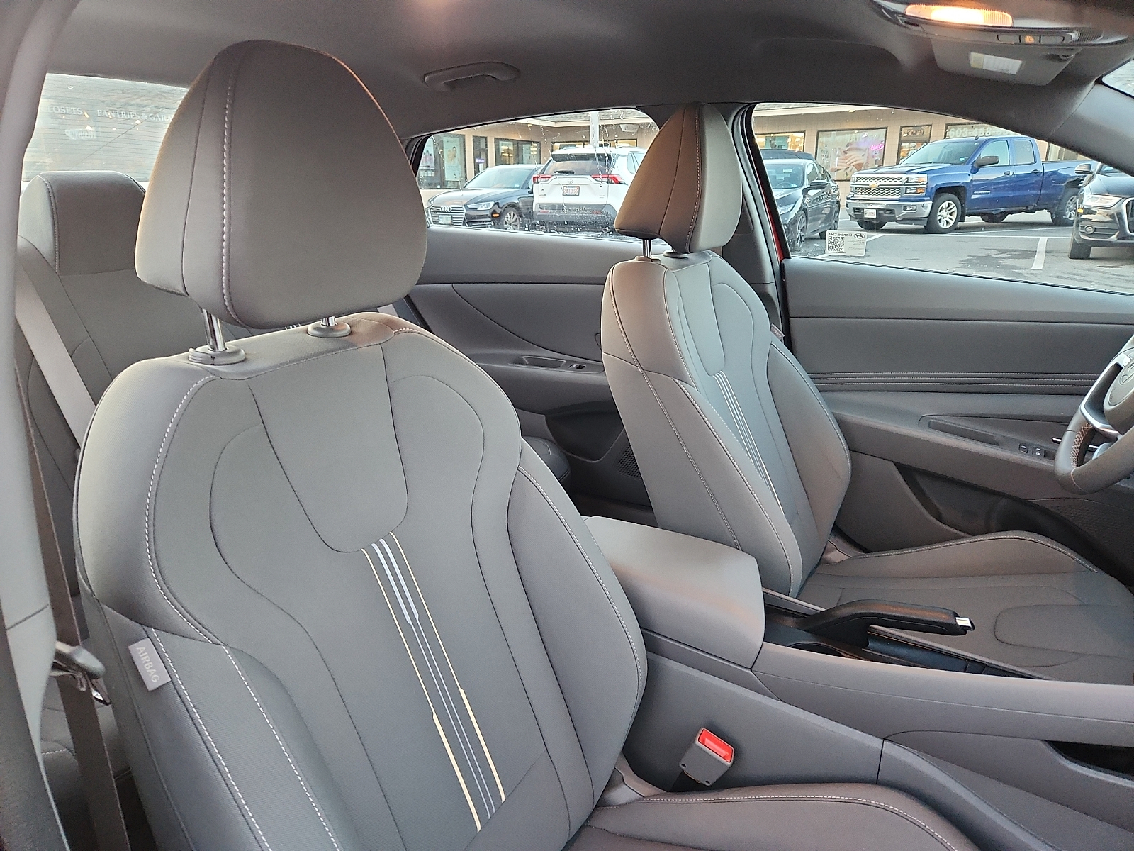 2025 Hyundai Elantra SEL - Photo 32