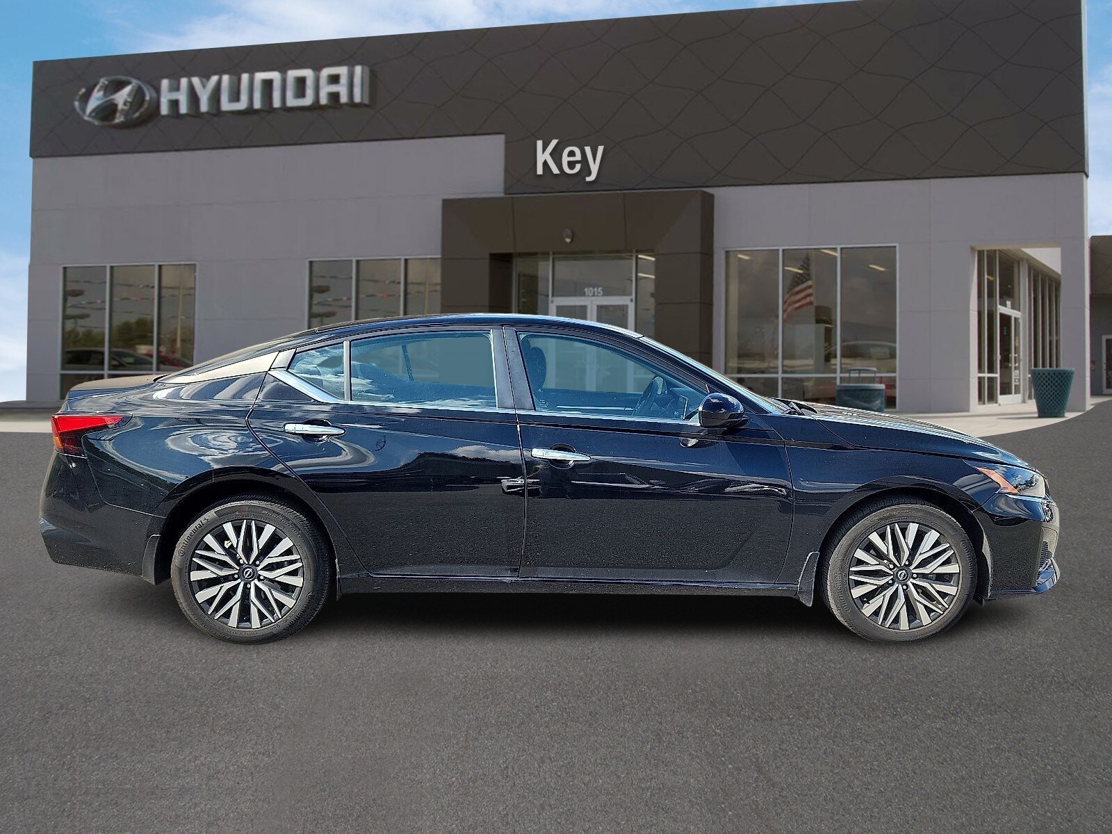 2023 Nissan Altima 2.5 SV photo 2