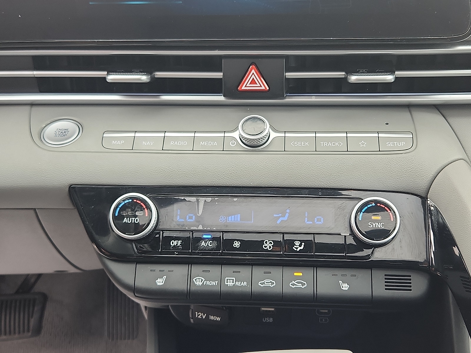 2024 Hyundai Elantra SEL - Photo 18