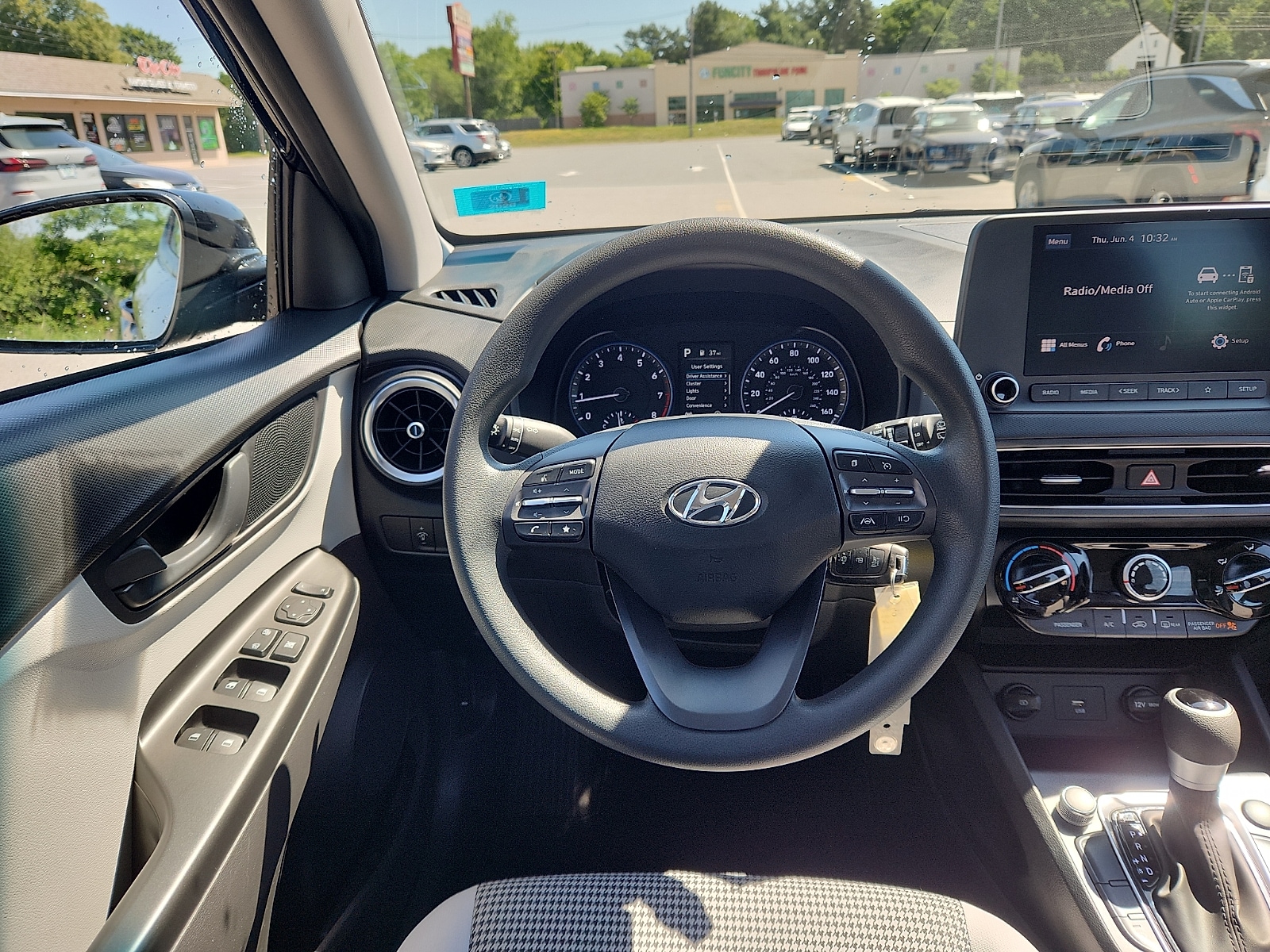 2023 Hyundai Kona SE - Photo 10