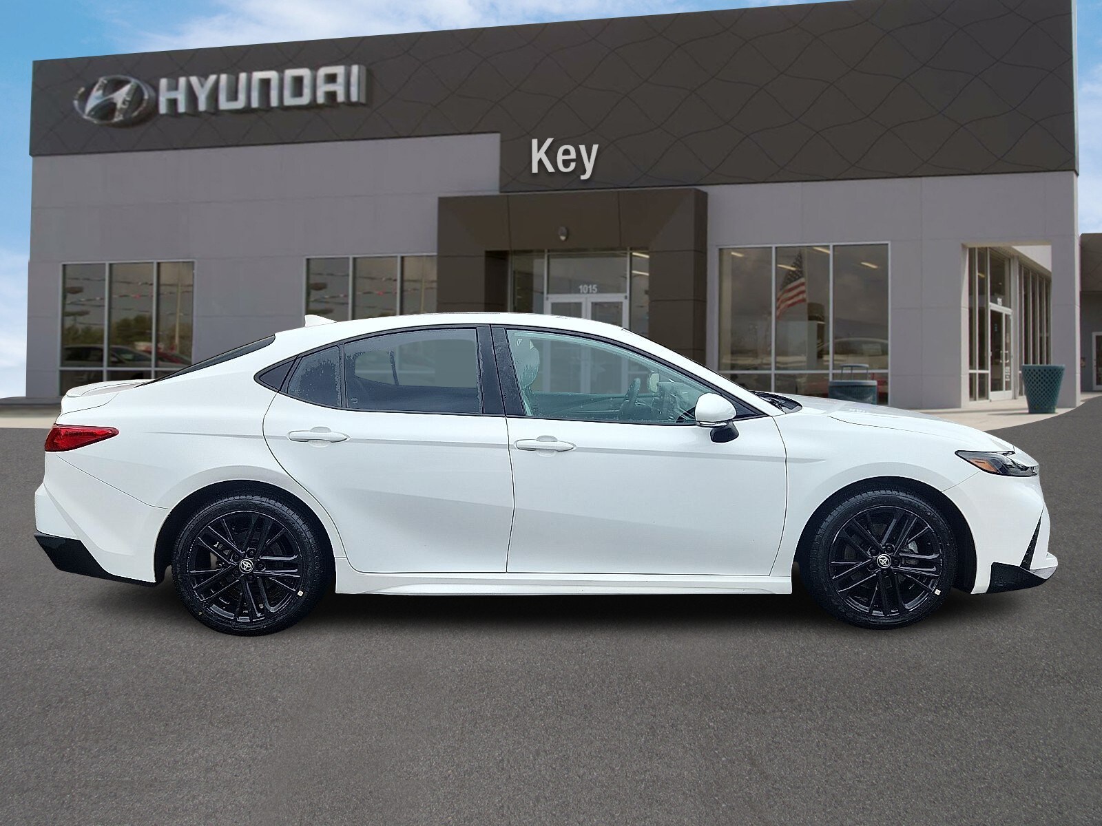 2025 Toyota Camry SE photo 2
