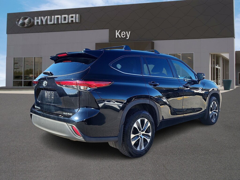 Used 2023 Toyota Highlander XLE SUV