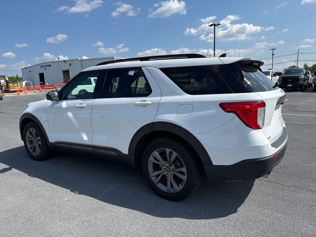 2021 Ford Explorer XLT photo 3