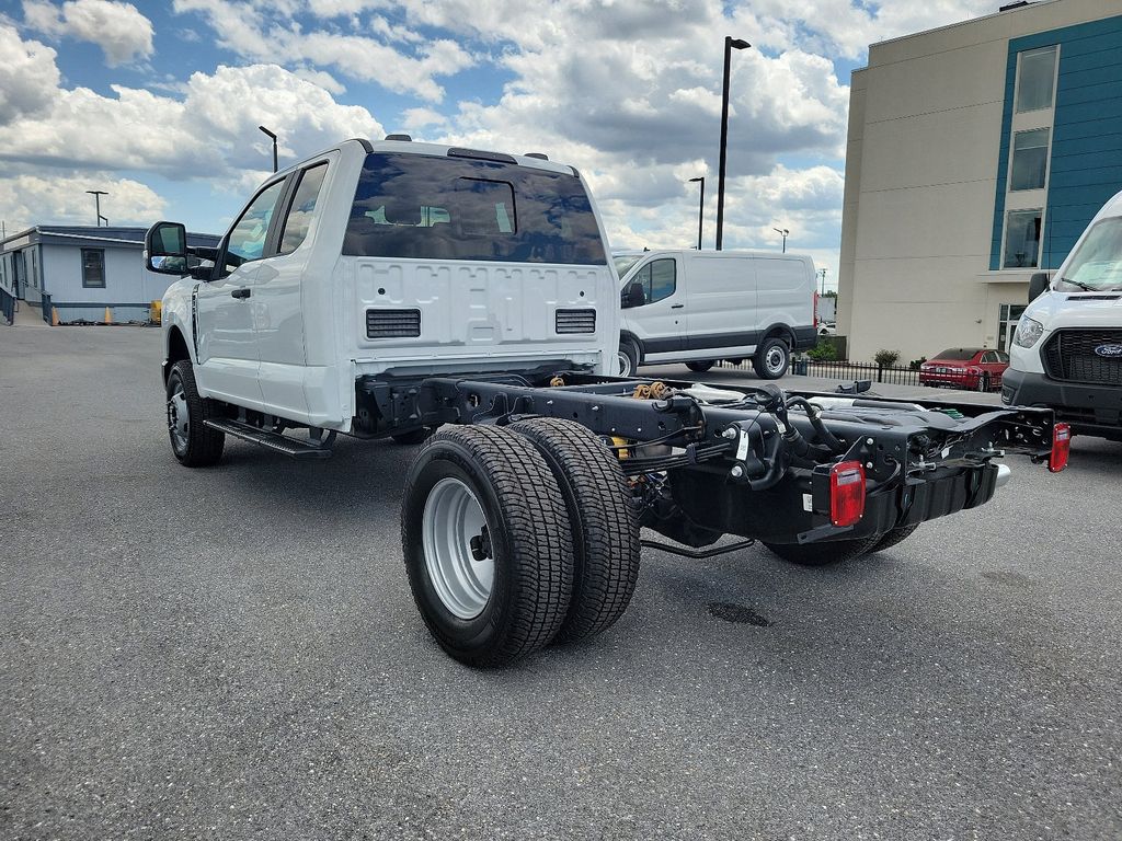 2024 Ford F-350 photo 2