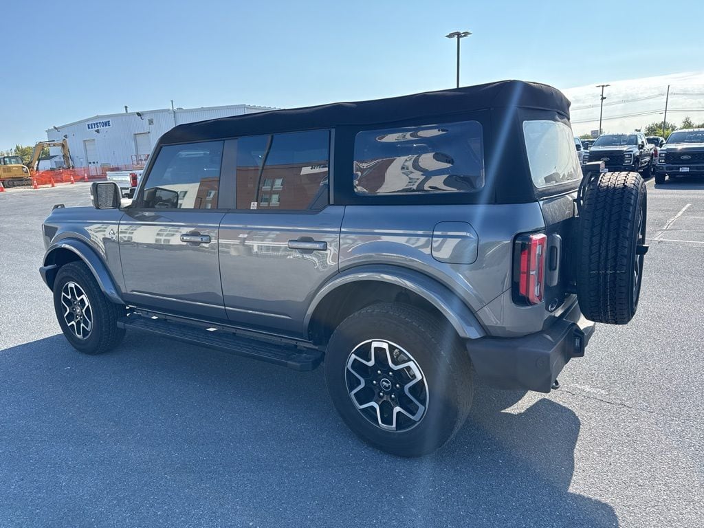 2024 Ford Bronco Outer Banks photo 3