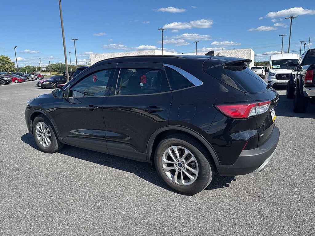2020 Ford Escape SE photo 2