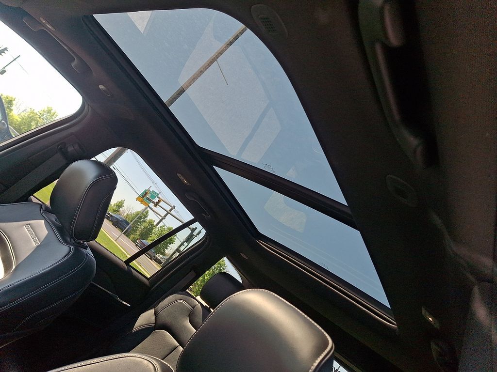 2024 Jeep Grand Cherokee Overland - Photo 14
