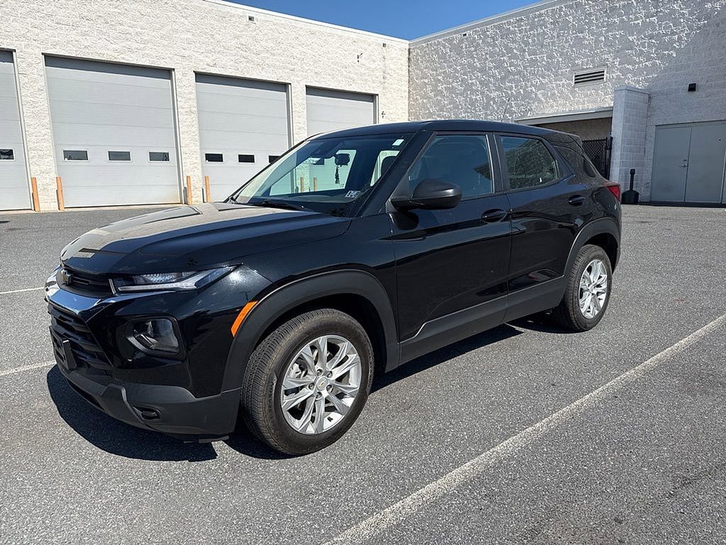 2023 Chevrolet Trailblazer LS photo 2