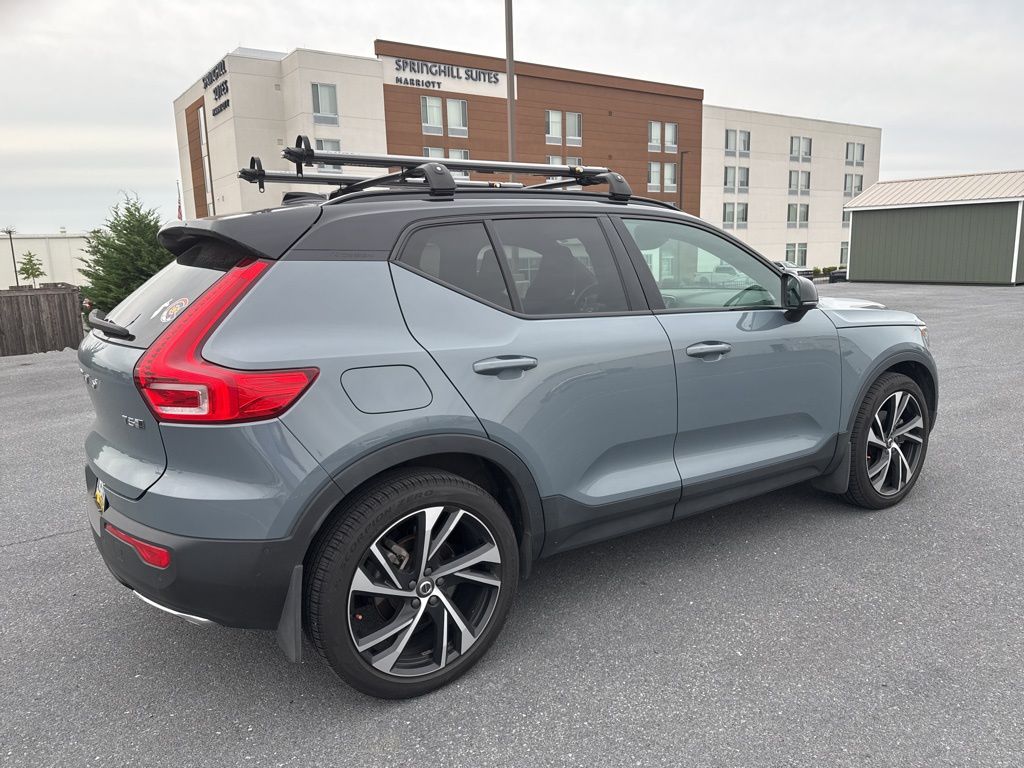 2020 Volvo XC40 R-Design photo 4