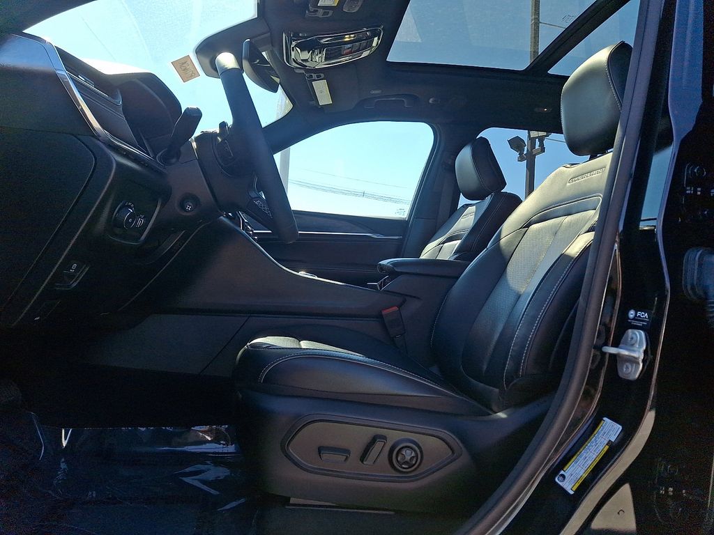 2024 Jeep Grand Cherokee Overland - Photo 13