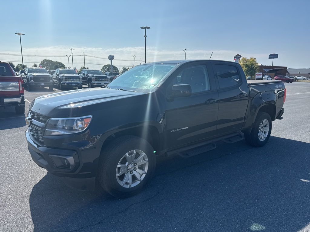 2022 Chevrolet Colorado LT photo 2