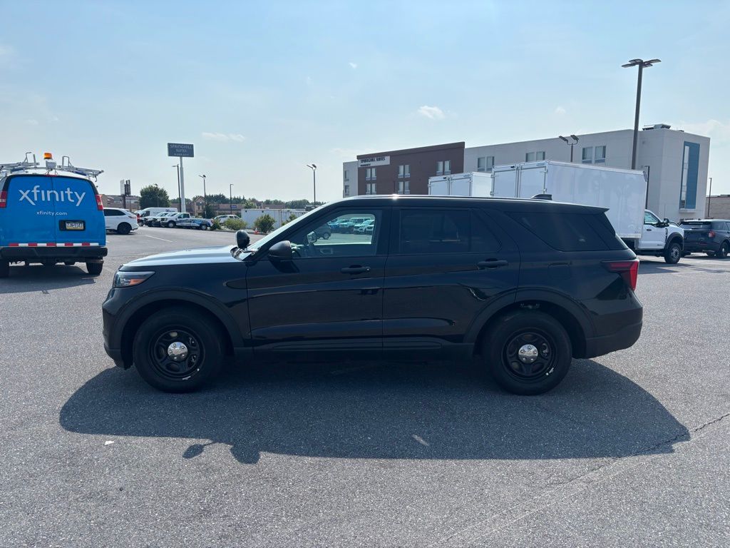 2025 Ford Explorer photo 2