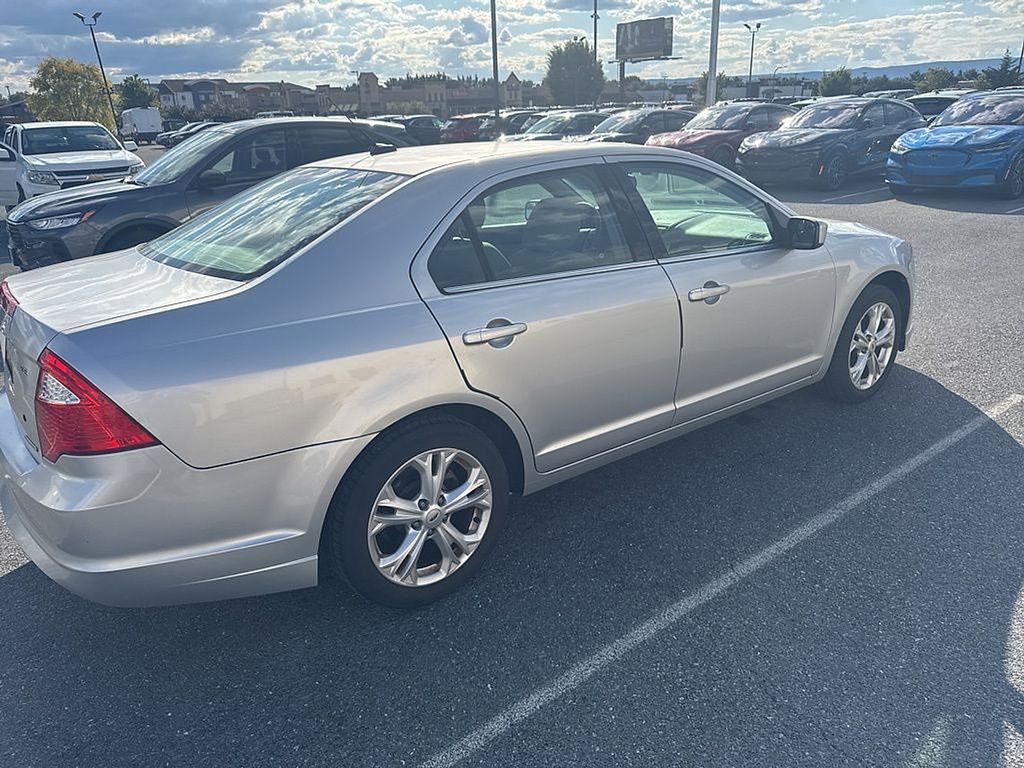 2012 Ford Fusion SE photo 2