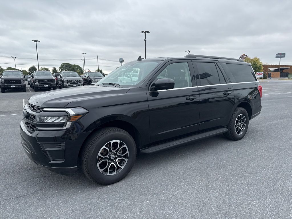2024 Ford Expedition MAX XLT photo 2