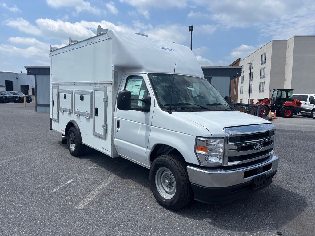 Ford E-350SD