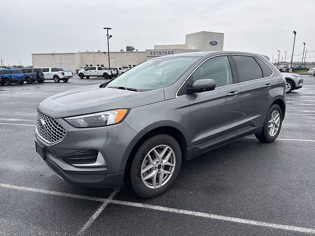 2023 Ford Edge SEL photo 2