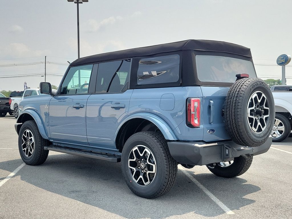 2024 Ford Bronco Outer Banks photo 3