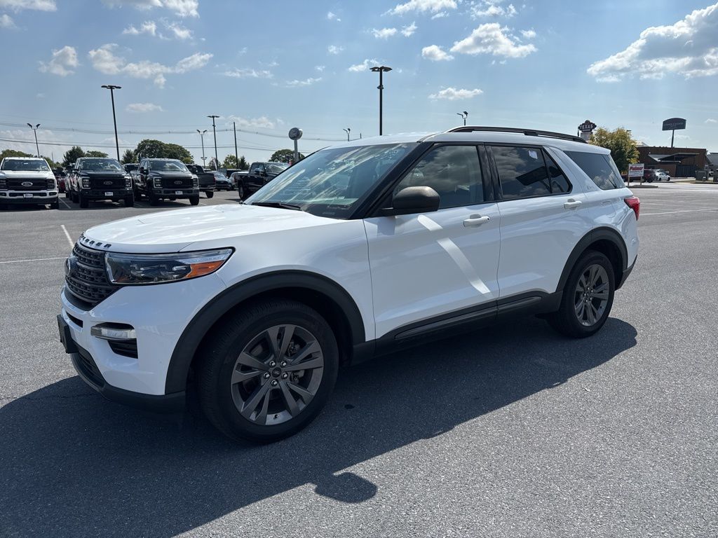 2021 Ford Explorer XLT photo 2