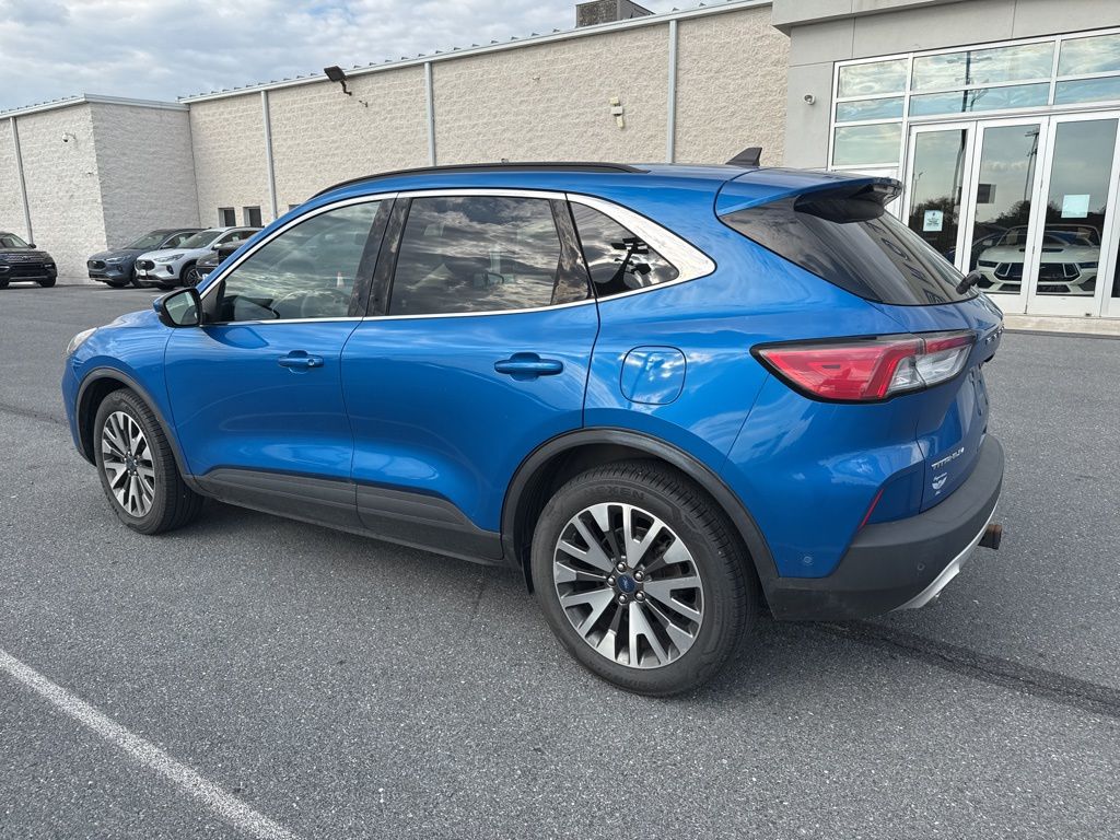 2020 Ford Escape Titanium photo 3