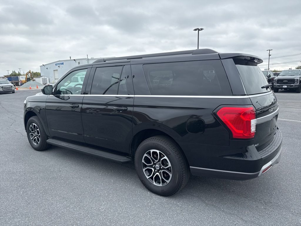 2024 Ford Expedition MAX XLT photo 3