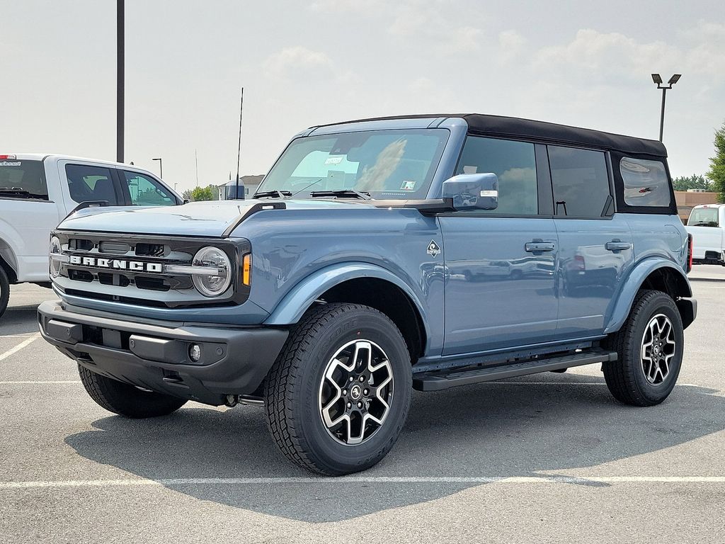 2024 Ford Bronco Outer Banks photo 2