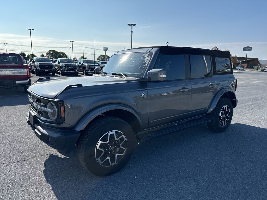 2024 Ford Bronco Outer Banks photo 2
