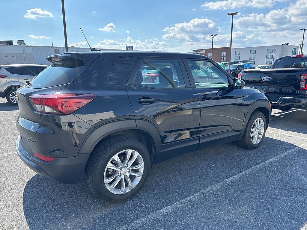 2023 Chevrolet Trailblazer LS photo 4